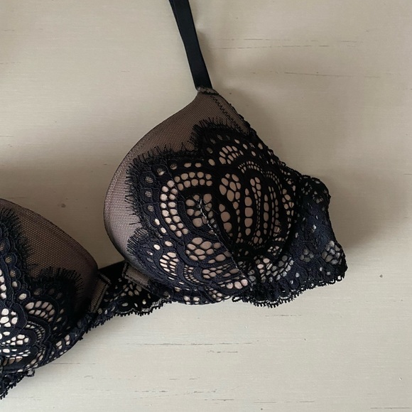 Like new Victoria’s Secret dream angels push up black and nude lace bra - Picture 6 of 7